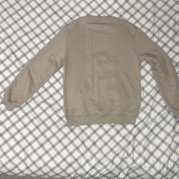 H&M small relaxed fit cream color crewneck - Picture 2 of 4